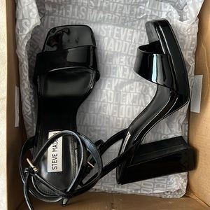 Steve Madden Camaron Black Patent Platform Heels